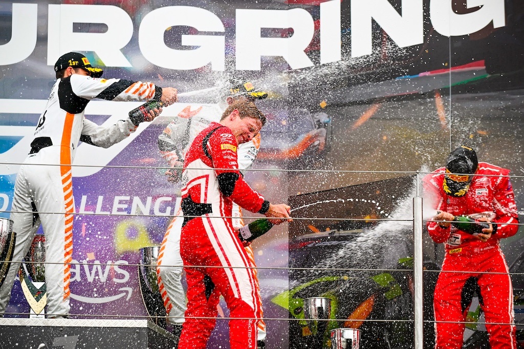 Frederik Schandorff igen på podiet på Nürburgring.
(Foto: SRO Motorsports Group)